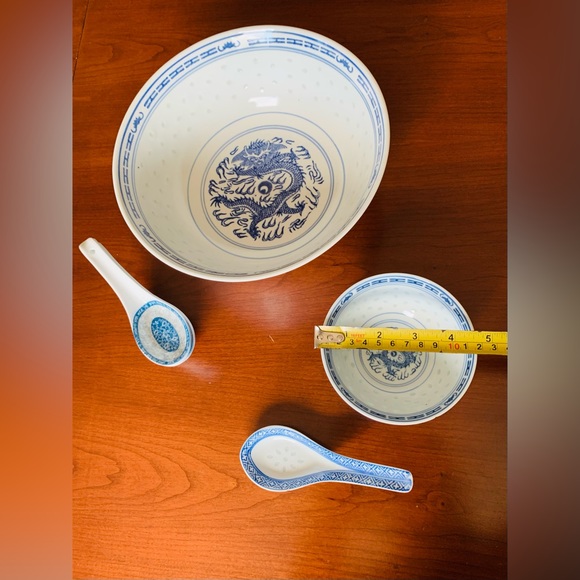 Chinese porcelain blue & white dragon pattern 9” serving bowl 6” plates & spoons - Picture 8 of 11